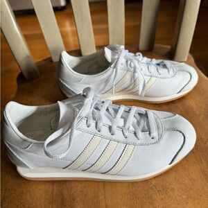 Adidas country OG size 6 1/2.  Worn once.